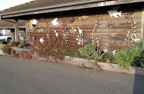 Gualala Hotel | Gualala Surf Inn on the ocean bluff