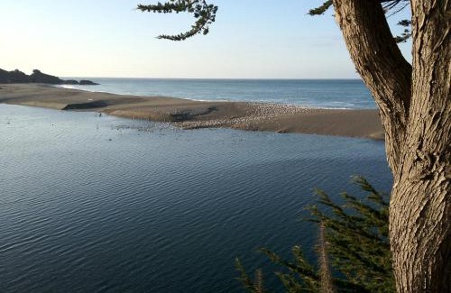 Gualala Hotel | Gualala Surf Inn on the ocean bluff