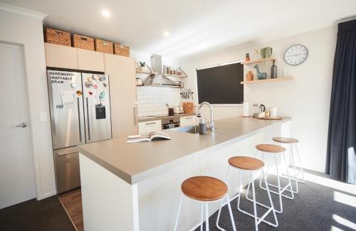 Lower Shotover Casa | Guest House in Queenstown, New Zealand