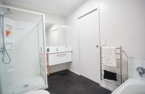 Lower Shotover Casa | Guest House in Queenstown, New Zealand