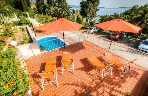 Mlini Apartamento | Guest House Villa Nina- Comfort Triple Room with Balcony and Sea View (S1 - crvena)