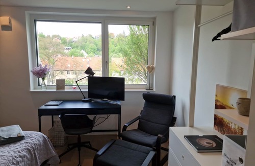 Au/Unterer Wert/Franzosisches Viertel Apartamento | Guest room close to the city in the penthouse retreat at Esi