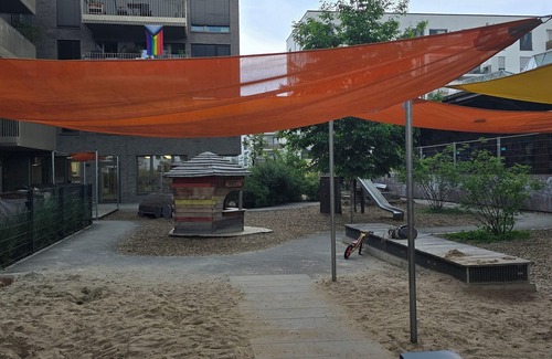 Au/Unterer Wert/Franzosisches Viertel Apartamento | Guest room close to the city in the penthouse retreat at Esi