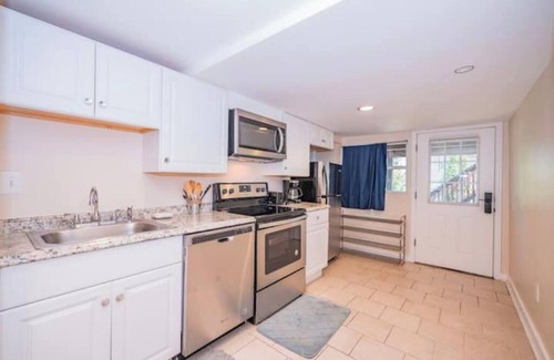 Brightwood Park Apartamento | Guests suite-Centrally located for Extended stays!