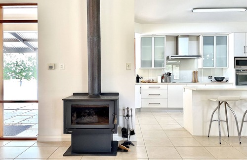 Upper Wakefield Casa | Gullyview Getaway amongst sprawling vineyards in Clare Valley