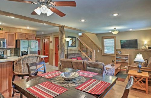 Guntersville Casa | Guntersville Cabin with Fire Pit and Covered Porch