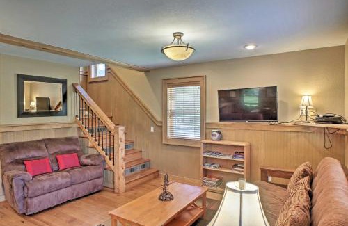 Guntersville Casa | Guntersville Cabin with Fire Pit and Covered Porch