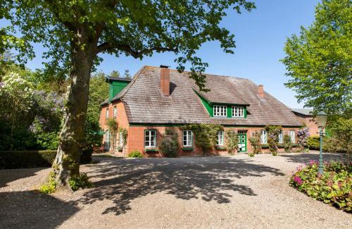 Harmsdorf Casa | Gut Einhaus an der Ostsee - Großzügiges Haus mit Tennisplatz und Pool sowie Garten und Ostseenähe