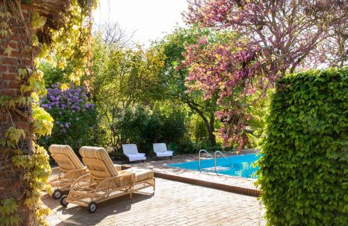 Harmsdorf Casa | Gut Einhaus an der Ostsee - Großzügiges Haus mit Tennisplatz und Pool sowie Garten und Ostseenähe