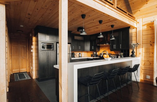 Saint-Joseph-de-la-Rive Chalet De Esquí | Hôtel à la maison - Chalet du bois, Spa et Vue