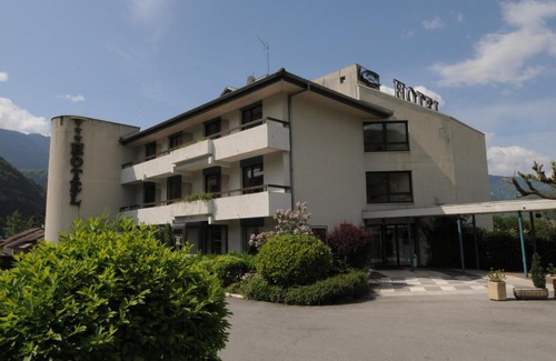 Cluses Hotel | Hôtel 4C