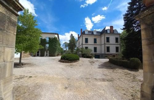 Cordes-sur-Ciel Hotel | Hôtel La Métairie & Piscine