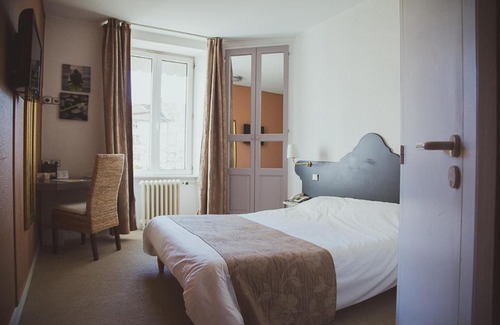 Yssingeaux Hotel | Hôtel Logis Le Bourbon