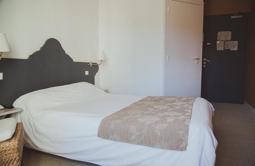 Yssingeaux Hotel | Hôtel Logis Le Bourbon