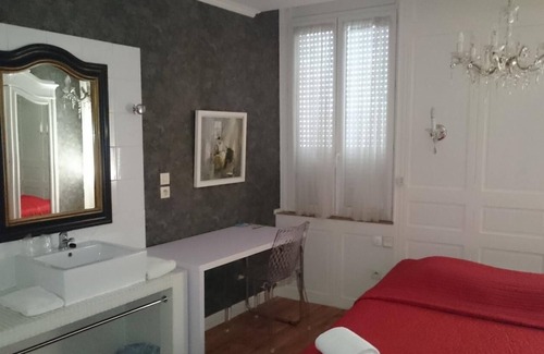 Martigues Hotel | Hôtel Martigues Le 5