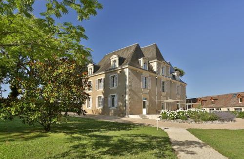 Rouffignac-Saint-Cernin-de-Reilhac Hotel | Hôtel & Restaurant - Le Manoir des Cèdres - piscine chauffée et climatisation