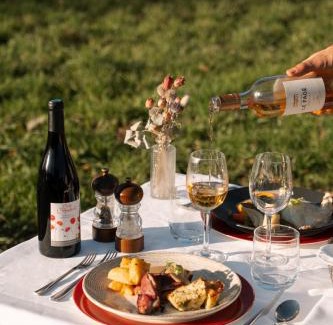 Saint-Pardoux-l'Ortigier Hotel | Hôtel Restaurant Les Coquelicots, The Originals Relais