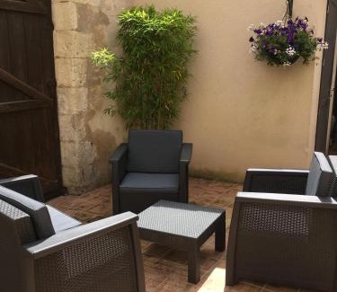 Saint-Jean-d'Angely Hotel | Hôtel Restaurant de la Place