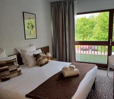 Rochefort Hotel | Hôtel-Restaurant La Belle Poule - Contact Hotel