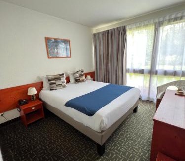 Rochefort Hotel | Hôtel-Restaurant La Belle Poule - Contact Hotel