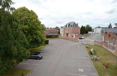Forges-les-Eaux Hotel | Hôtel Restaurant La Paix La Robe et le Palais