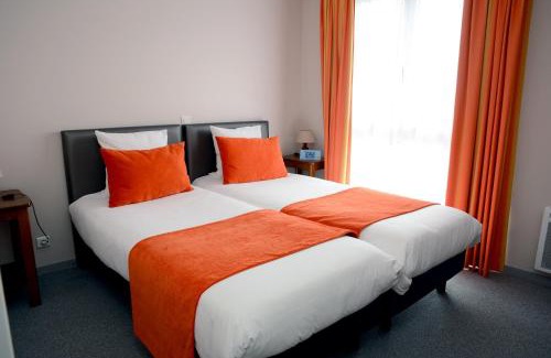 Forges-les-Eaux Hotel | Hôtel Restaurant La Paix La Robe et le Palais