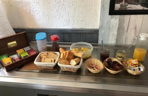 Auriol Hotel | Hôtel Restaurant Le Commerce