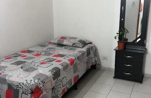 Itagui Casa | Habitación privada en casa de familia cerca del CC VIVA Envigado