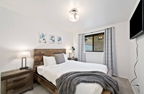 Quail Ridge Condominio | #HabitueHome - The Wildrye - 3 bedroom 2 bathroom Foothills Condo