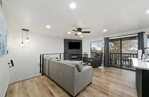 Quail Ridge Condominio | #HabitueHome - The Wildrye - 3 bedroom 2 bathroom Foothills Condo