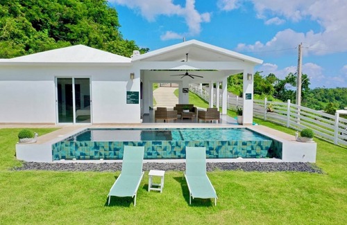 Mameyes I Casa | Hacienda Cattleya. Private salt pool!!