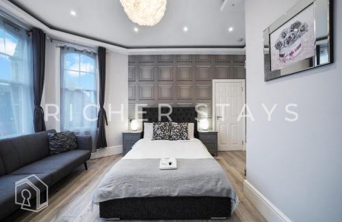 Clapton Hotel | Hackney Suites - En-suite rooms & amenities