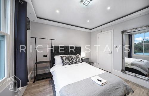 Clapton Hotel | Hackney Suites - En-suite rooms & amenities