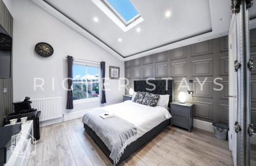 Clapton Hotel | Hackney Suites - En-suite rooms & amenities