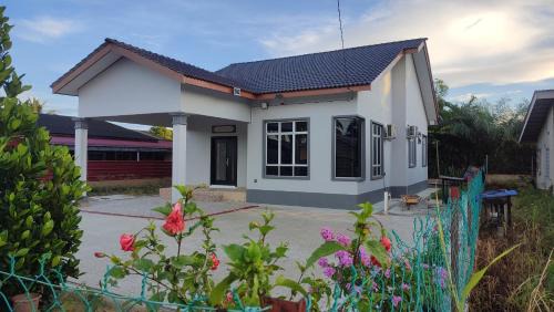 Kok Lanas Casa | Haji Awang Homestay