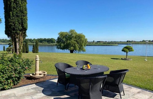 Bullenhausen Villa | Hamburg Beach House