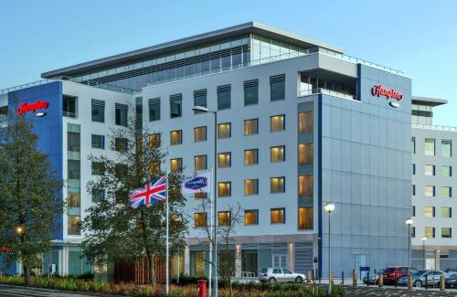 Luton Hotel | Hampton by Hilton Luton Airport