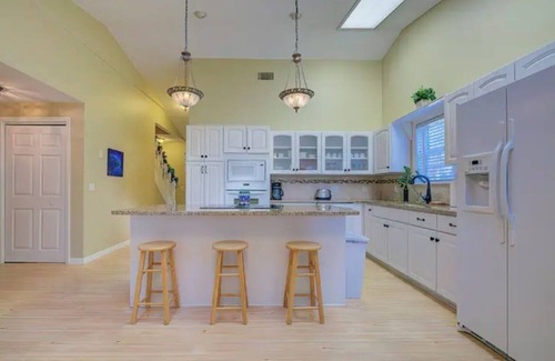 Homosassa Casa | Hampton House Homosassa 5BR Waterfront Estate