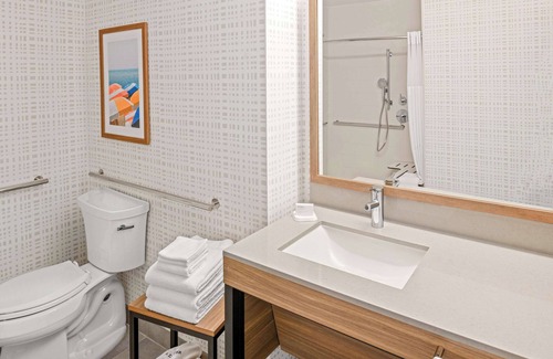 East Side Costa Mesa Hotel | Hampton Inn by Hilton Costa Mesa Newport Beach