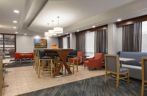 Charlottesville Hotel | Hampton Inn Charlottesville