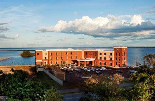 Upper Peninsula Hotel | Hampton Inn Marquette-Waterfront