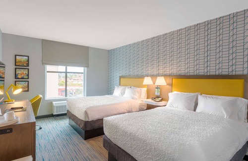 Downtown Riverside Hotel | Hampton Inn Riverside Downtown