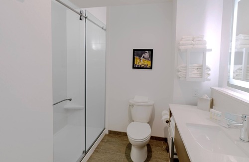 Downtown Riverside Hotel | Hampton Inn Riverside Downtown