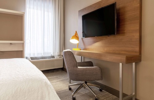 Rockford Hotel | Hampton Inn Rockford