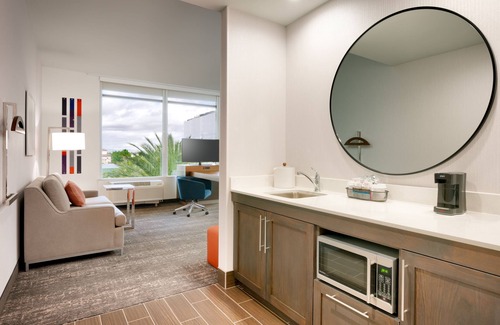 Anaheim Resort Hotel | Hampton Inn & Suites Anaheim Resort Convention Center