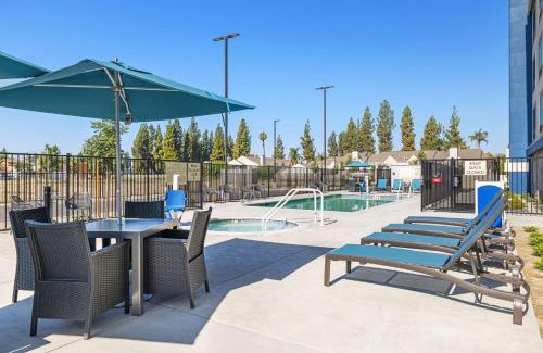 West Park Community Hotel | Hampton Inn & Suites Bakersfield Central
