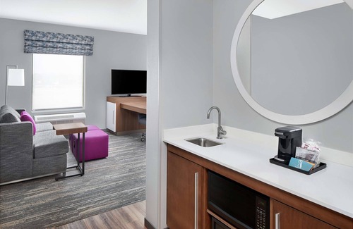 Summit Hotel | Hampton Inn & Suites Bridgeview Chicago