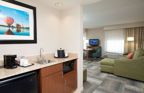 West Chester Hotel | Hampton Inn & Suites Cincinnati-Union Center