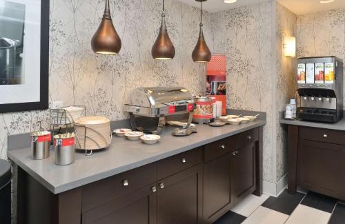 Court Avenue Entertainment District Hotel | Hampton Inn & Suites Des Moines Downtown