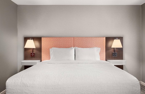 Raisin Hotel | Hampton Inn & Suites Fresno